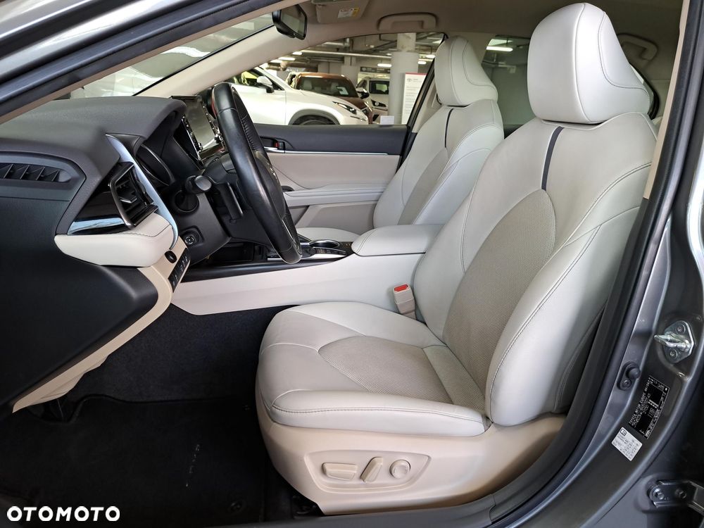 Toyota Camry 2.5 Hybrid Executive CVT - 11