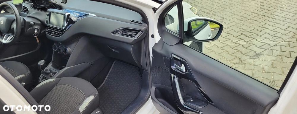 Peugeot 208 82 PureTech Style - 12