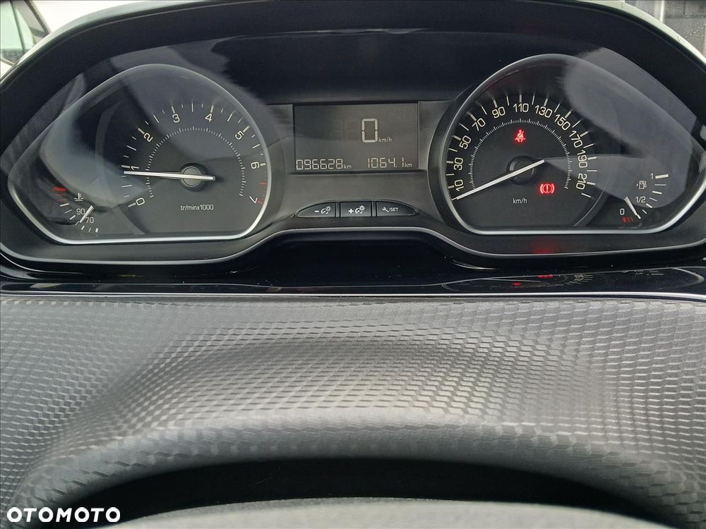 Peugeot 2008 1.2 Pure Tech Active - 11