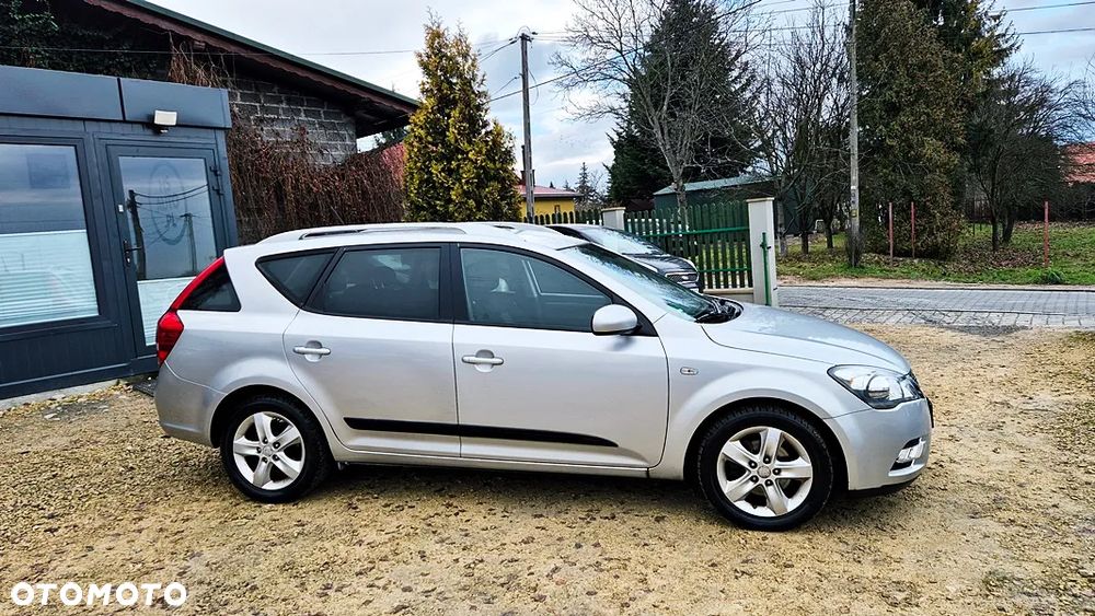 Kia Ceed 1.4 CVVT Dream-Team Edition - 11