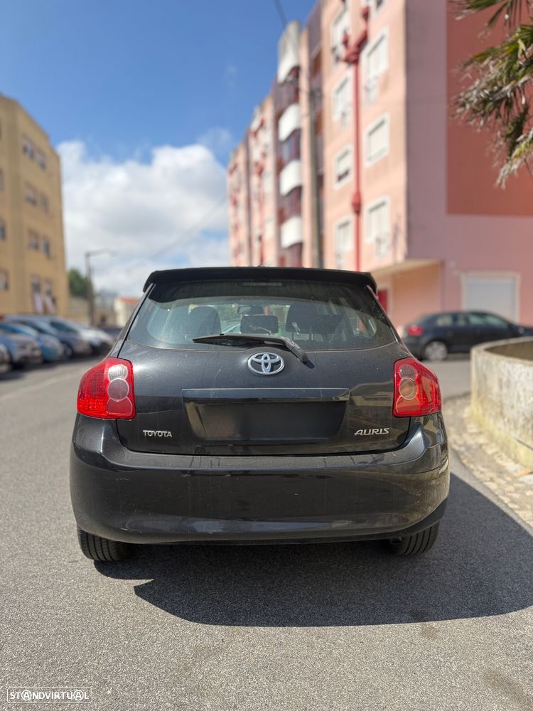 Toyota Auris 1.4 D-4D - 5