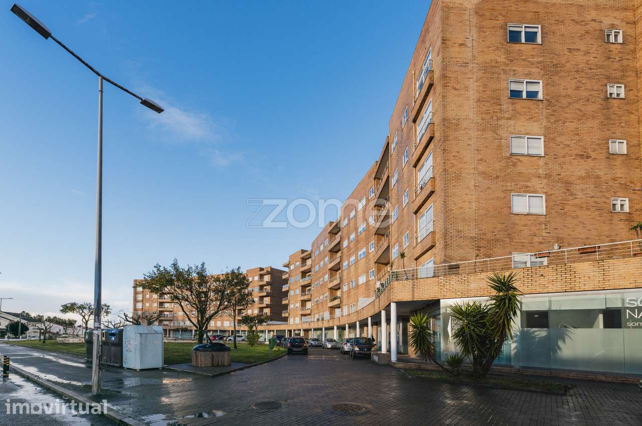 Loja Comercial com Excelente Montra e Localização em Valongo - Grande imagem: 2/16