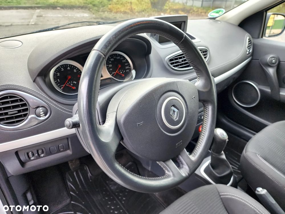 Renault Clio - 23
