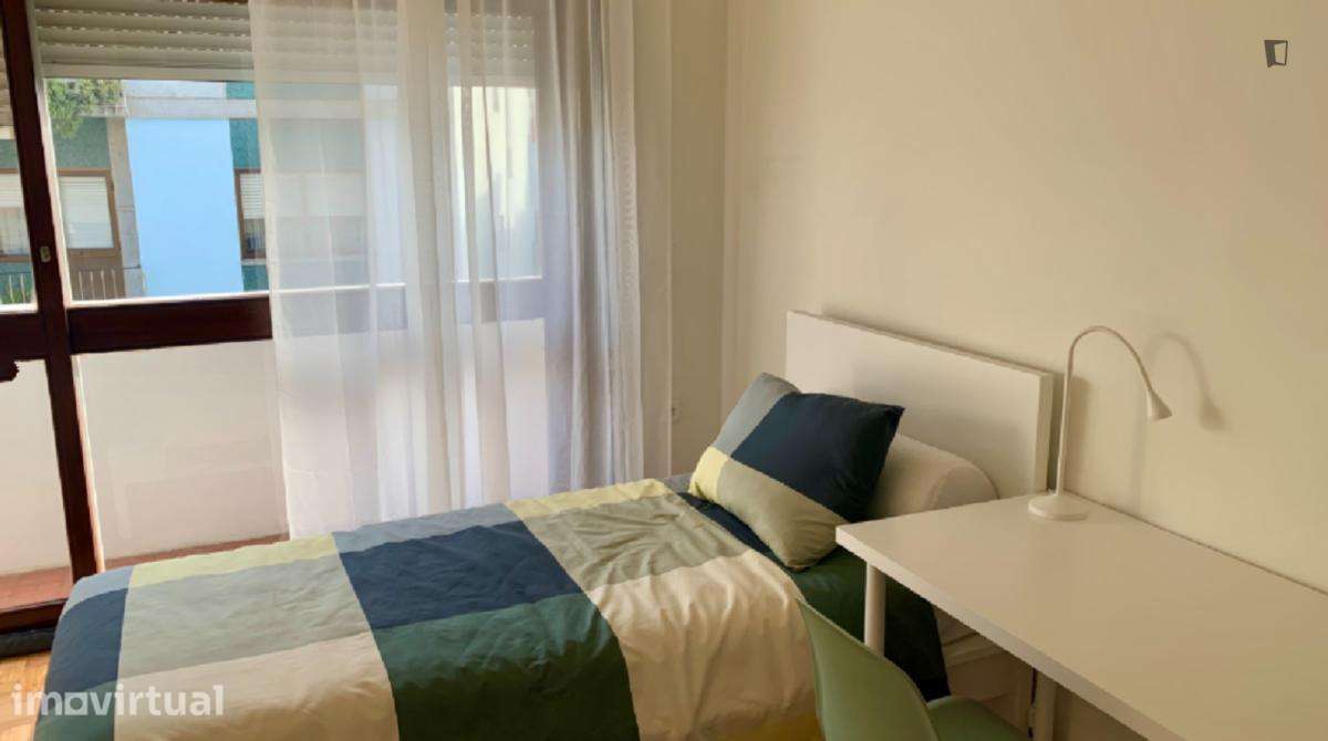 Quarto - localizado em Paranhos Porto - Grande imagem: 5/10