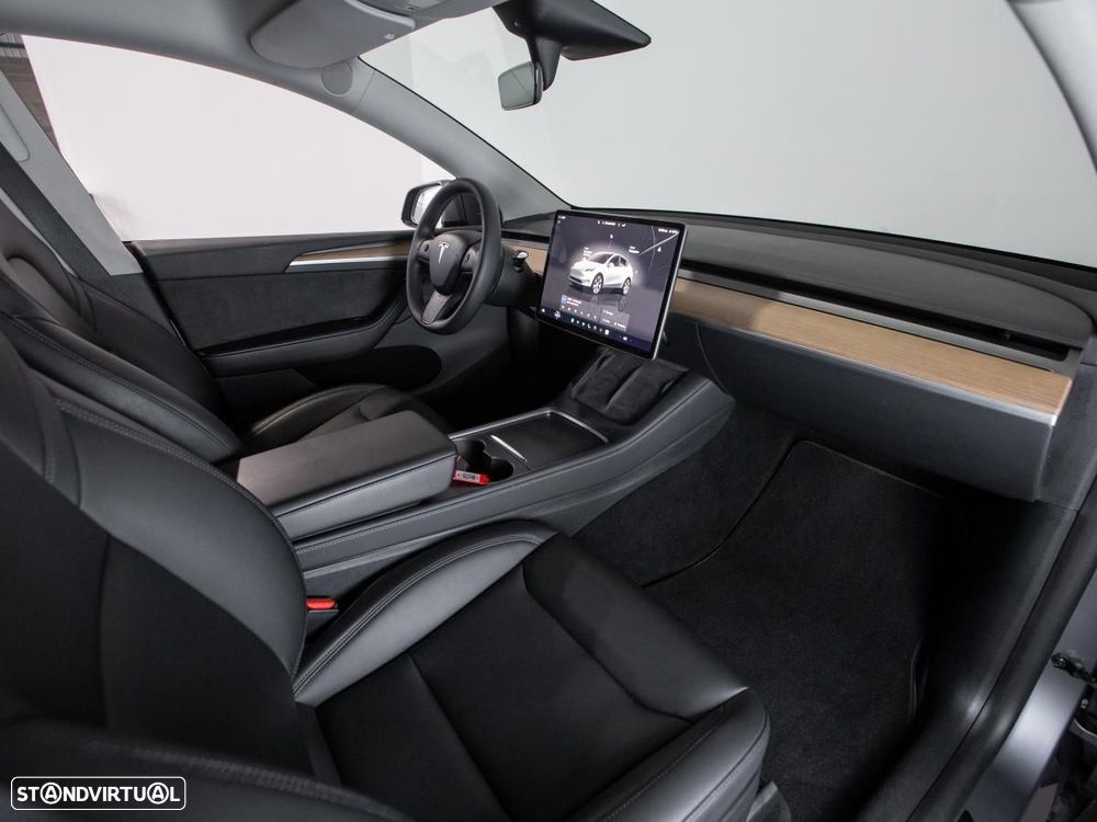 Tesla Model Y Long Range Dual Motor AWD - 12