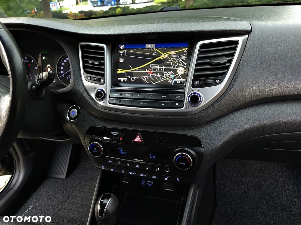 Hyundai Tucson 2.0 CRDI 4WD Automatik Premium - 27
