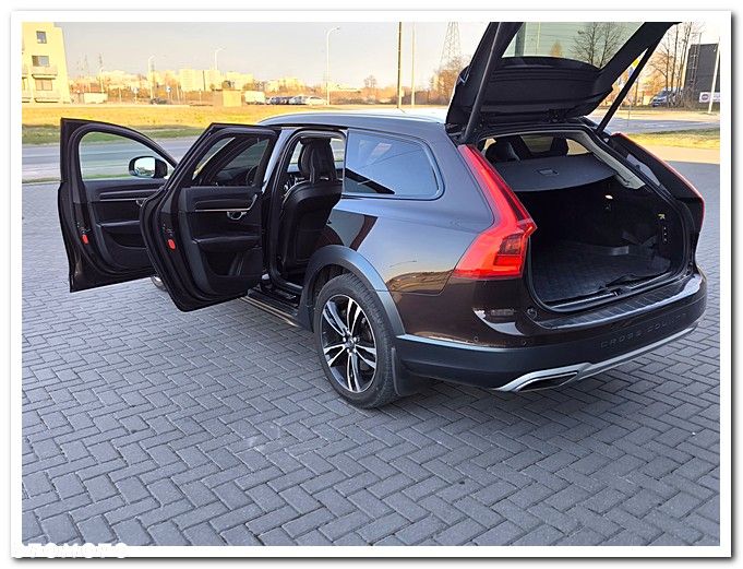Volvo V90 Cross Country - 19