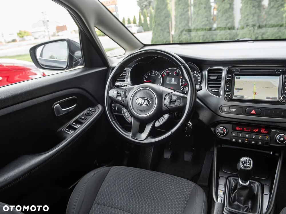 Kia Carens - 25