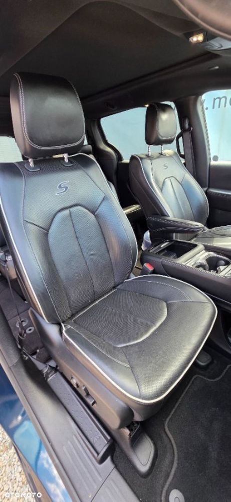 Chrysler Pacifica - 27