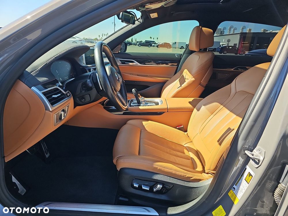 BMW Seria 7 740i sport - 6