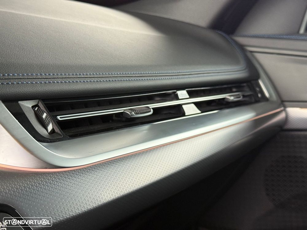 BMW iX1 eDrive20 Pack Desportivo M - 48