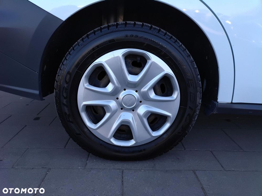 Ford Transit Courier - 21