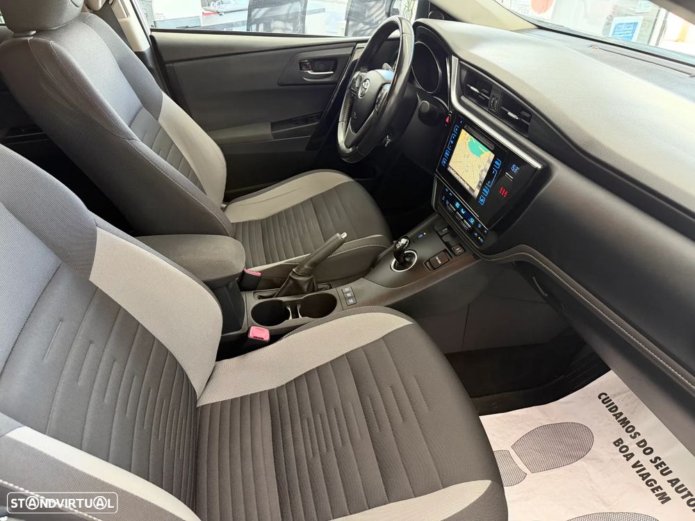 Toyota Auris 1.8 HSD Comfort +P.Sport+Navi - 21
