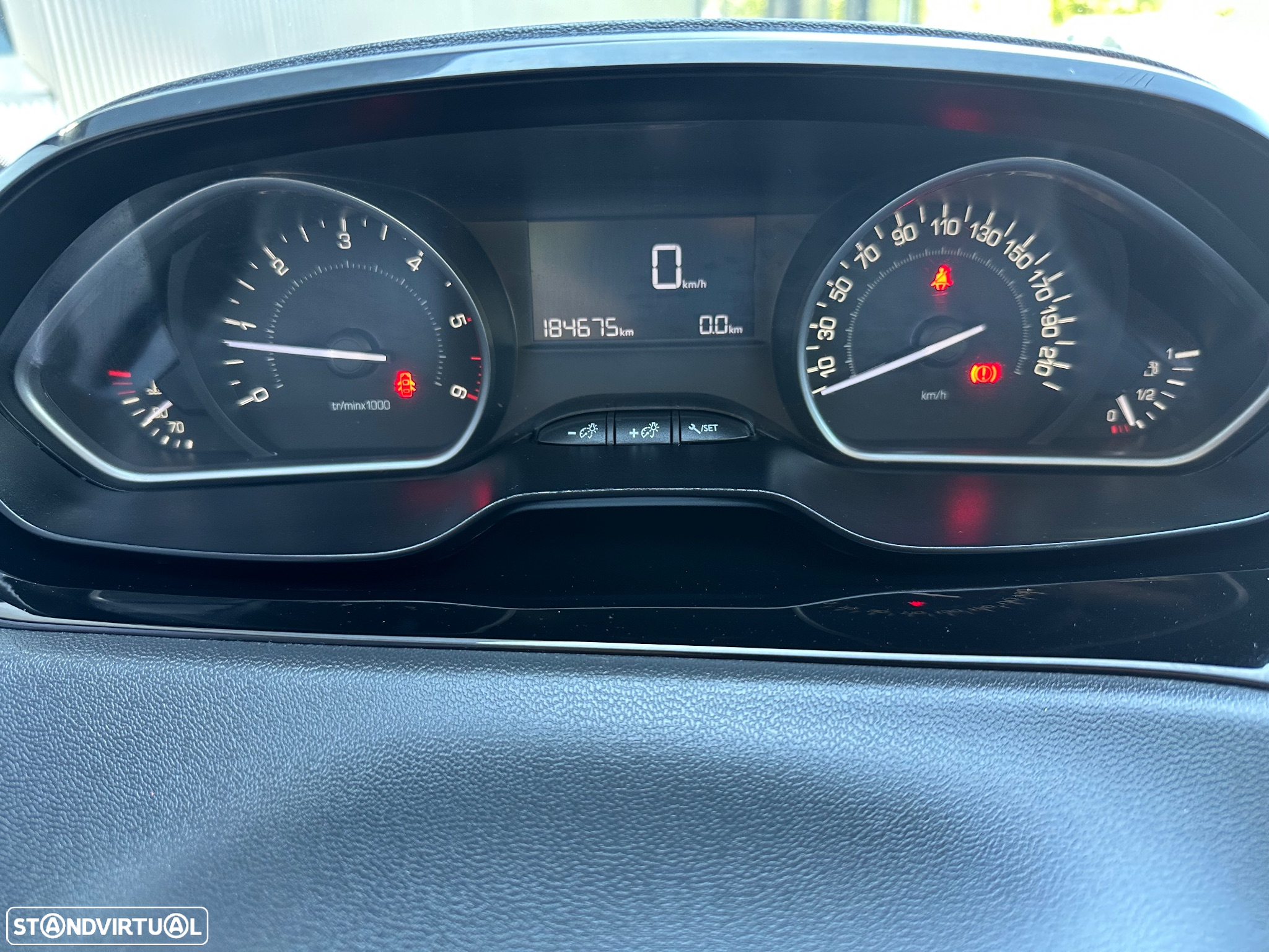 Peugeot 208 1.6 BlueHDi Style - 14