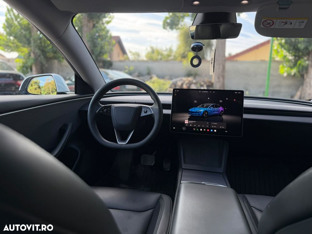 Tesla Model 3 - 3