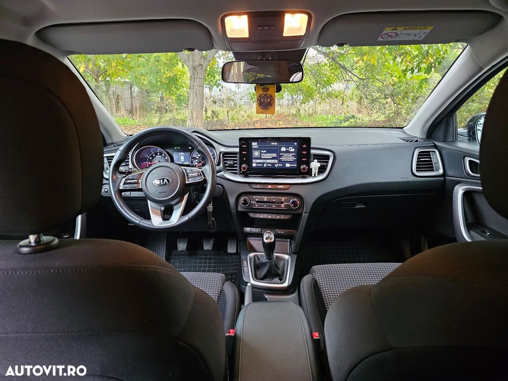 Kia Ceed - 11