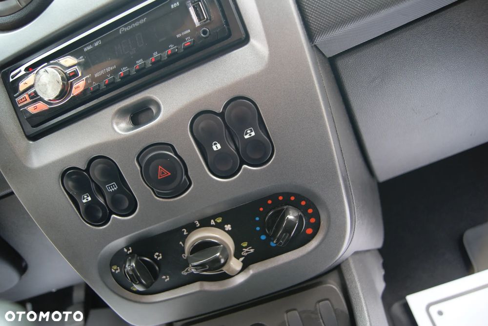 Dacia Duster 1.6 - 25