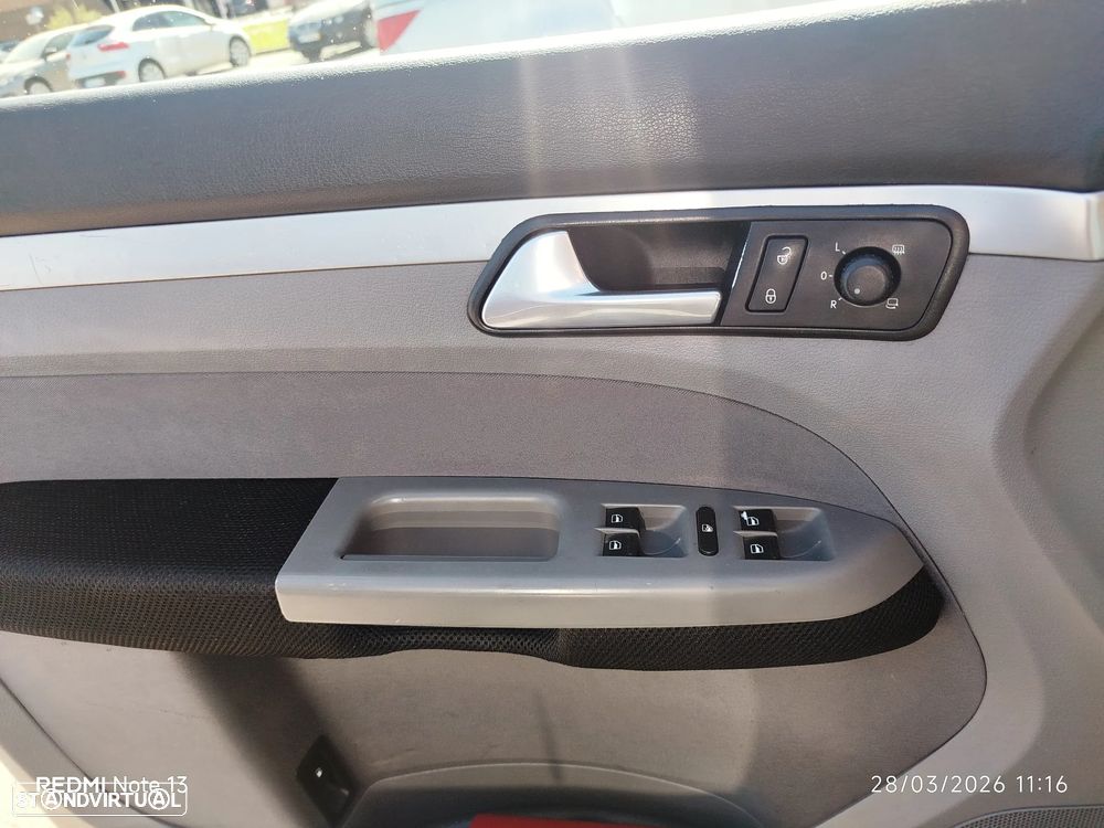 VW Touran 2.0 TDI Highline 7L - 16