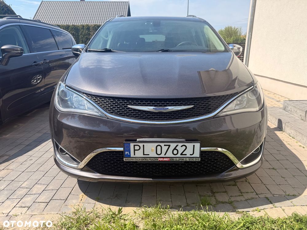Chrysler Pacifica - 3
