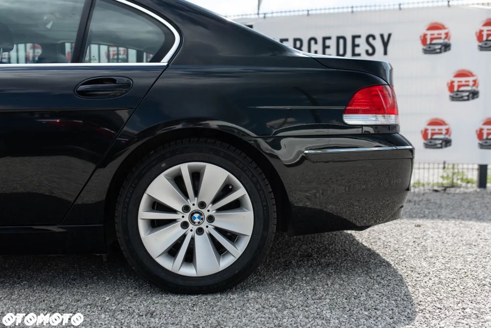 BMW Seria 7 750i - 8