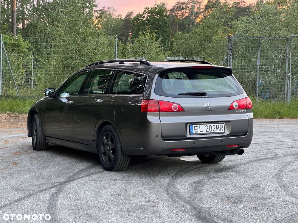 Honda Accord 2.0 Executive - 18