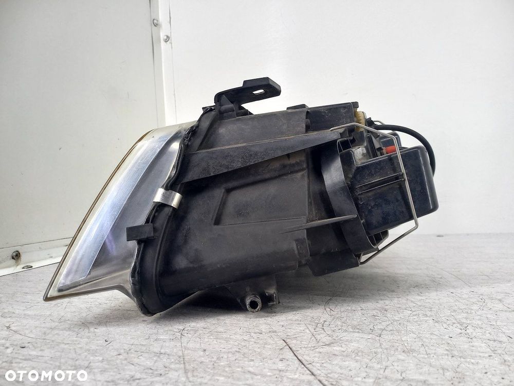 LAMPA PRZÓD PRAWA XENON AUDI A6 C5 - 4