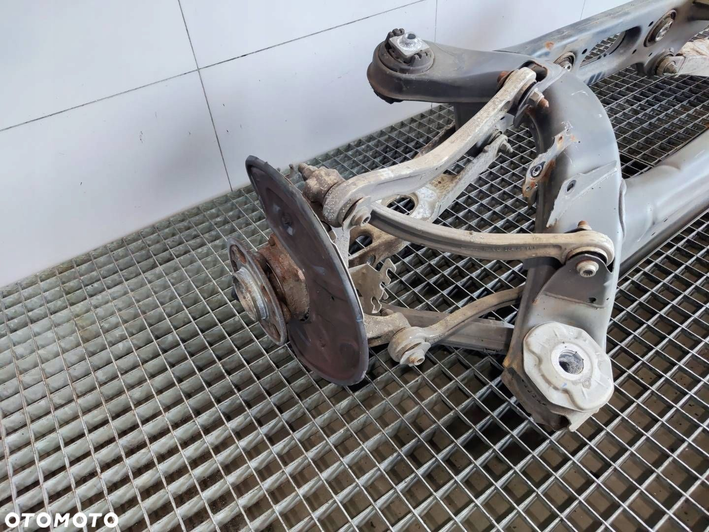BELKA SANKI TYŁ OŚ WÓZEK ZAWIESZENIE MERCEDES C-KLASA W205 KOMBI - 2