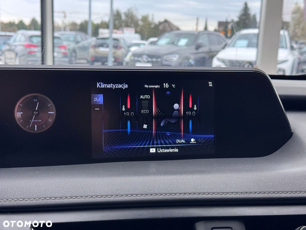 Lexus UX - 32