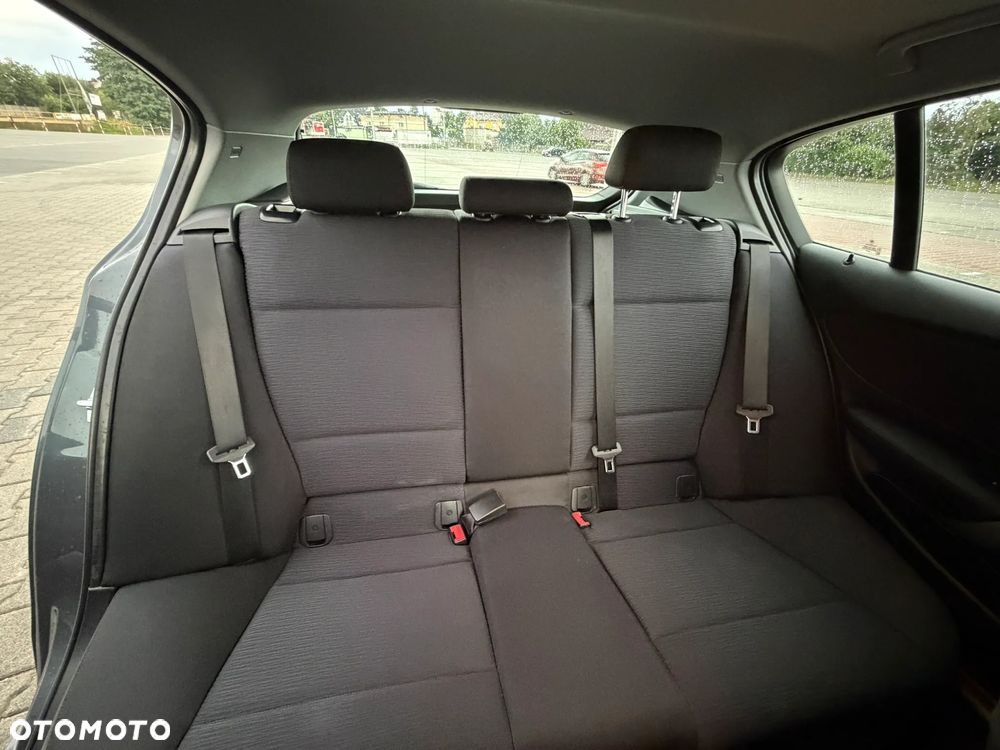 BMW Seria 1 - 30