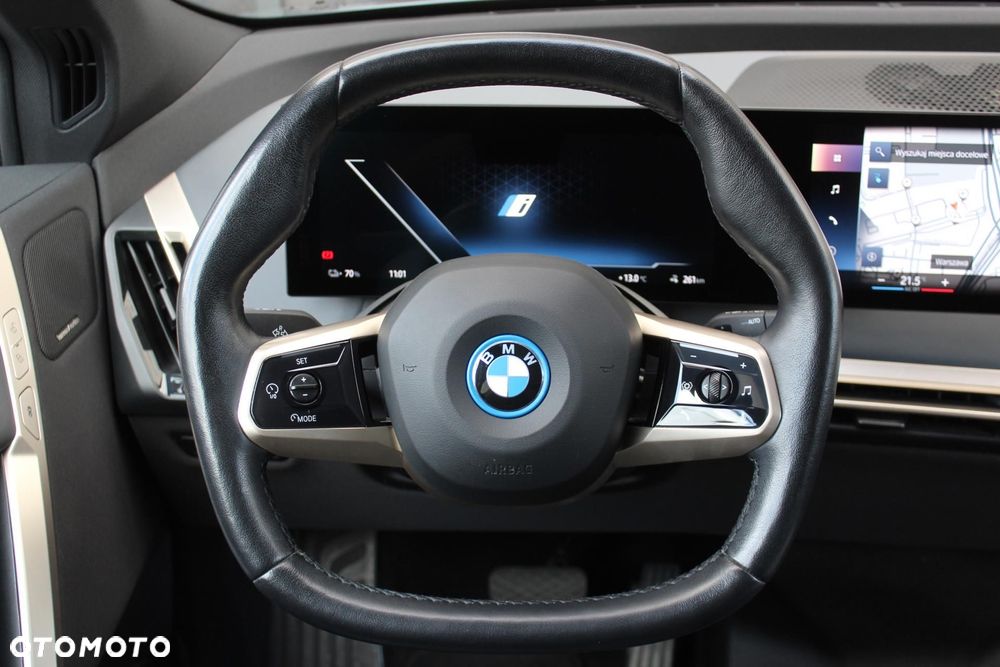 BMW iX - 11