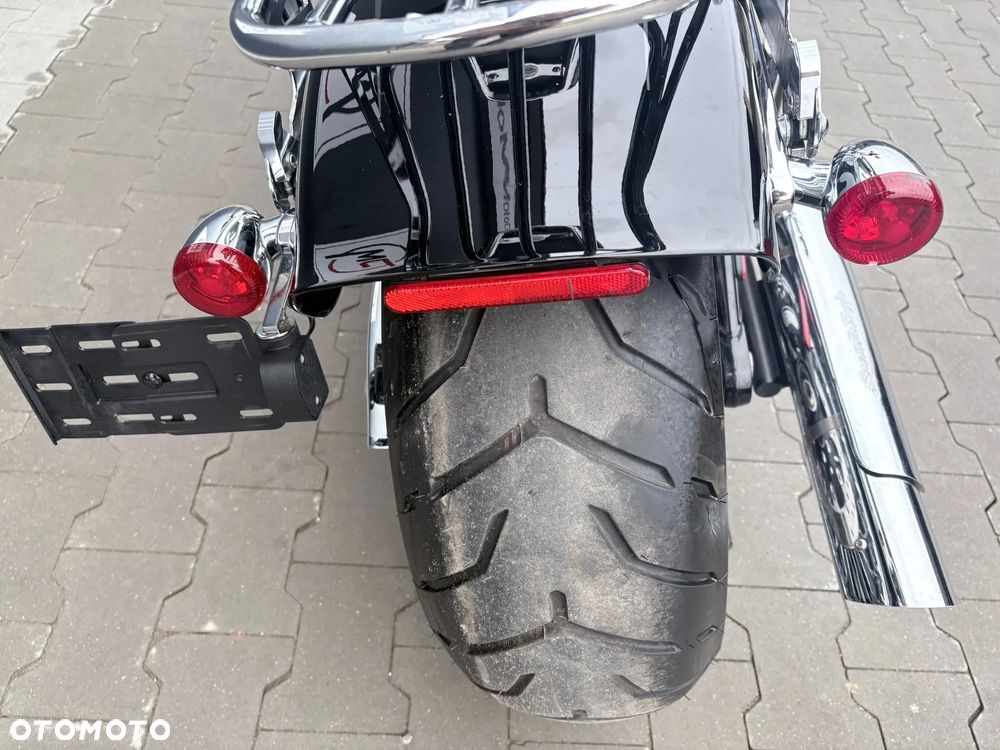 Harley-Davidson Softail Breakout - 17