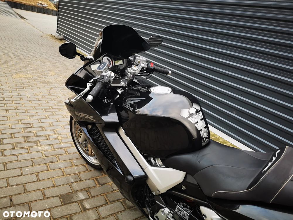 Honda VFR - 21
