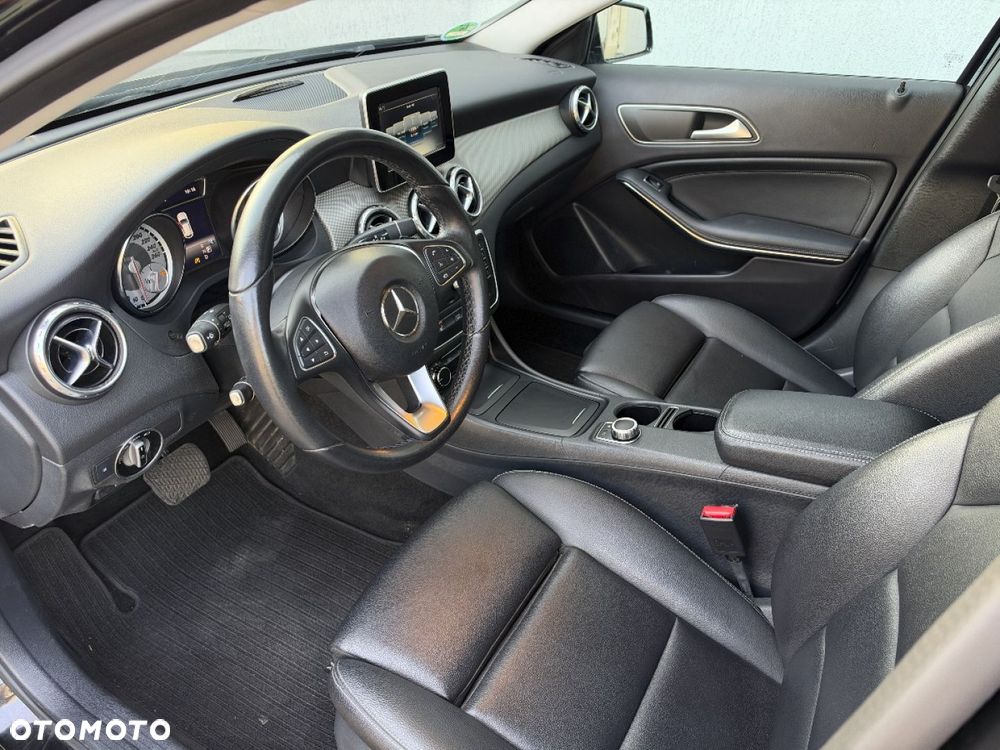 Mercedes-Benz GLA 180 7G-DCT Style - 20