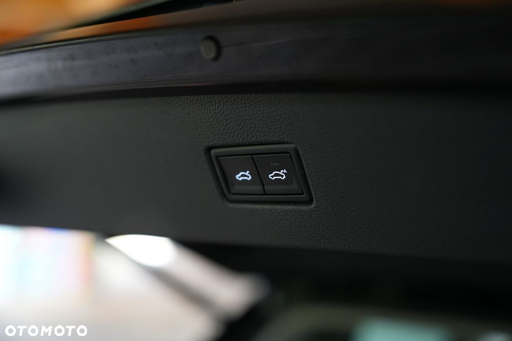 Volkswagen Tiguan 2.0 TDI SCR 4MotION DSG R-Line - 26