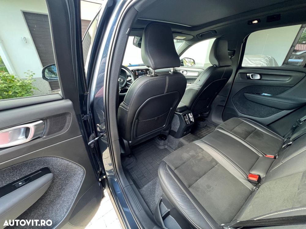 Volvo XC 40 Recharge Twin Motor AWD Plus - 32