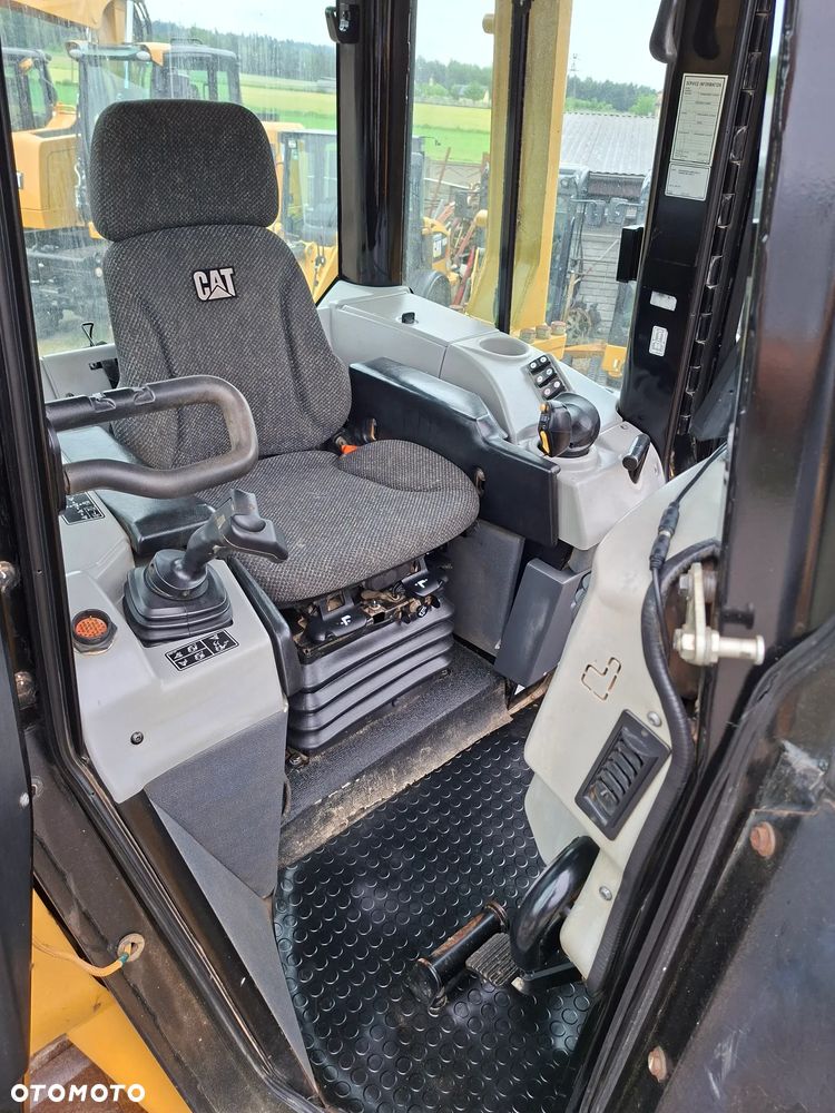 Caterpillar CAT D6N LGP - 28