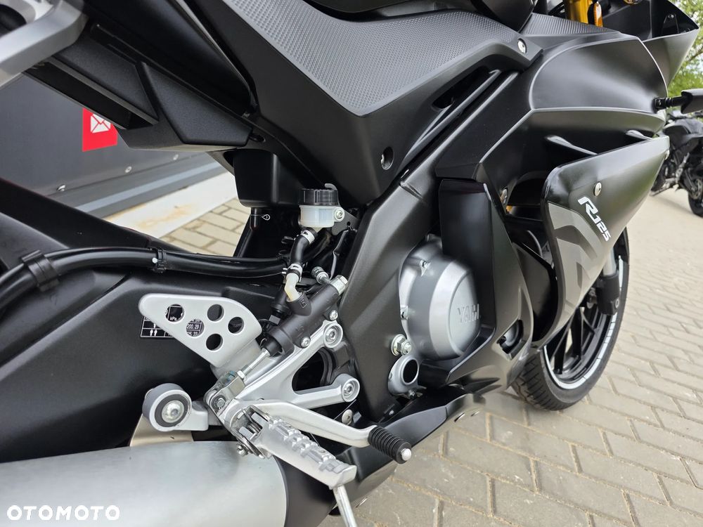 Yamaha YZF - 28
