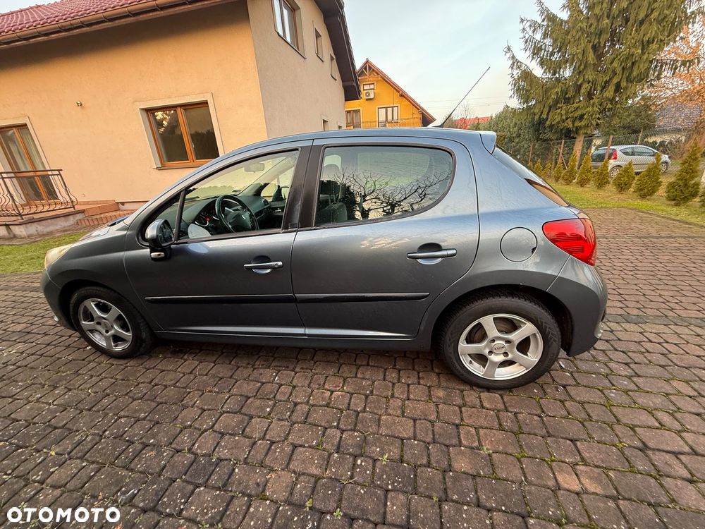 Peugeot 207 - 8