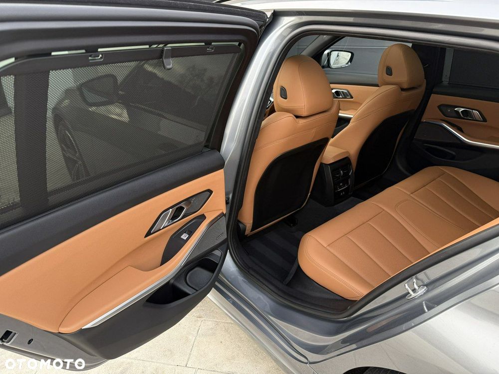 BMW Seria 3 320d xDrive Edition M Sport Shadow - 34