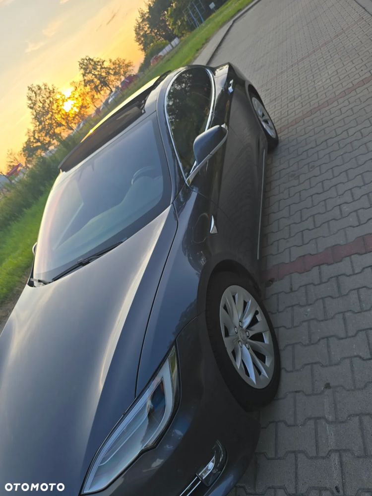 Tesla Model S - 8