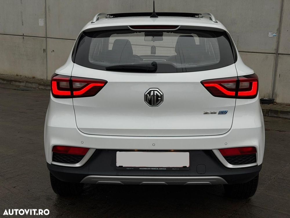 MG ZS EV Luxury - 5