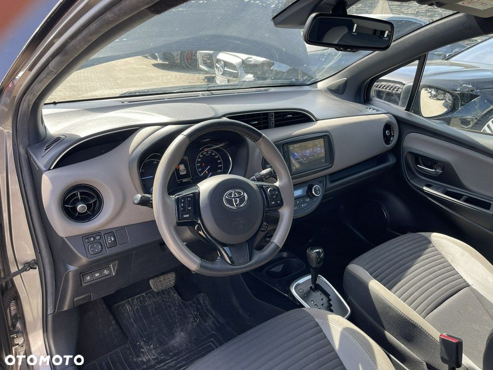 Toyota Yaris Hybrid 100 Dynamic - 6
