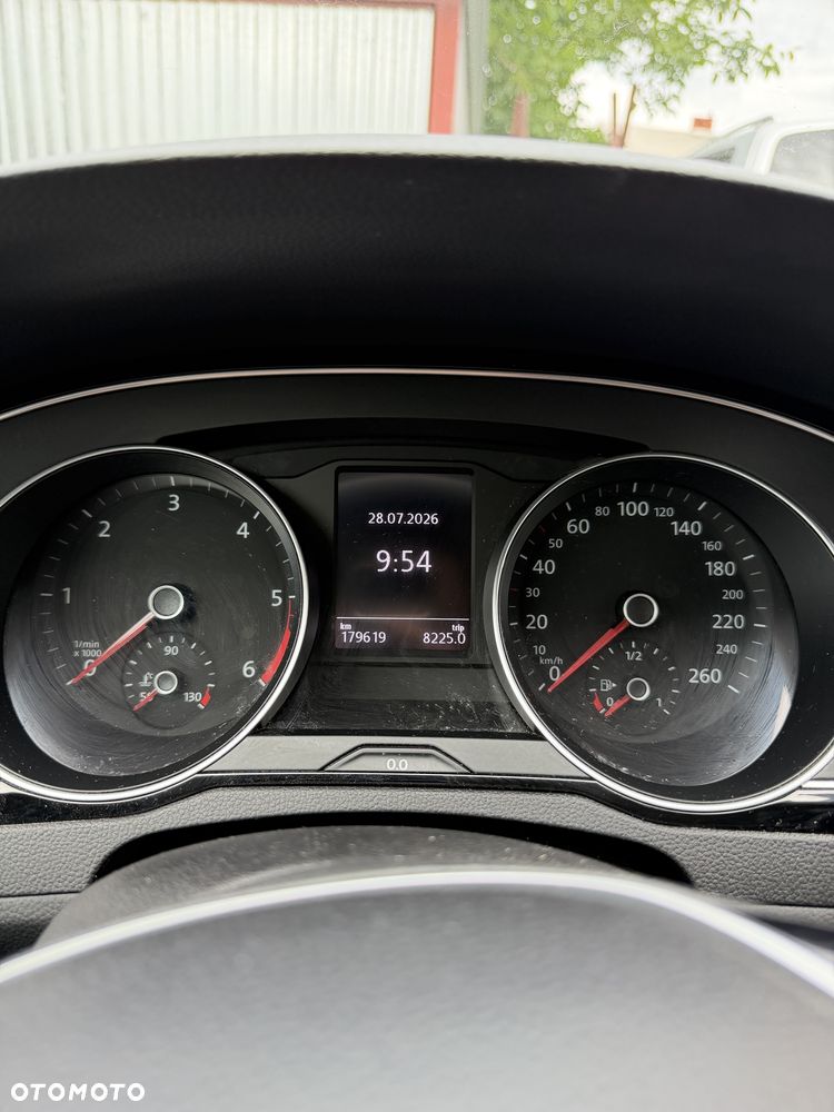 Volkswagen Passat - 5