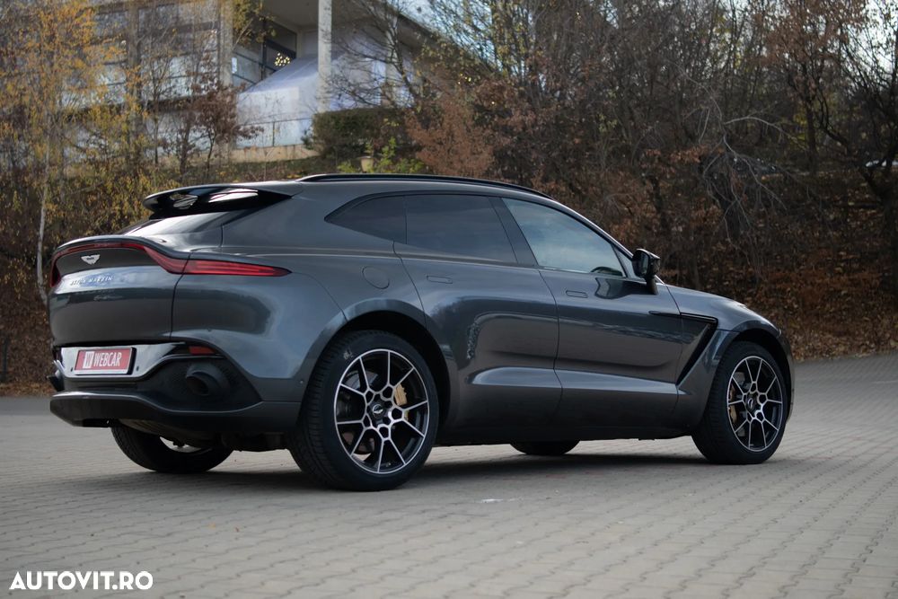 Aston Martin DBX - 6