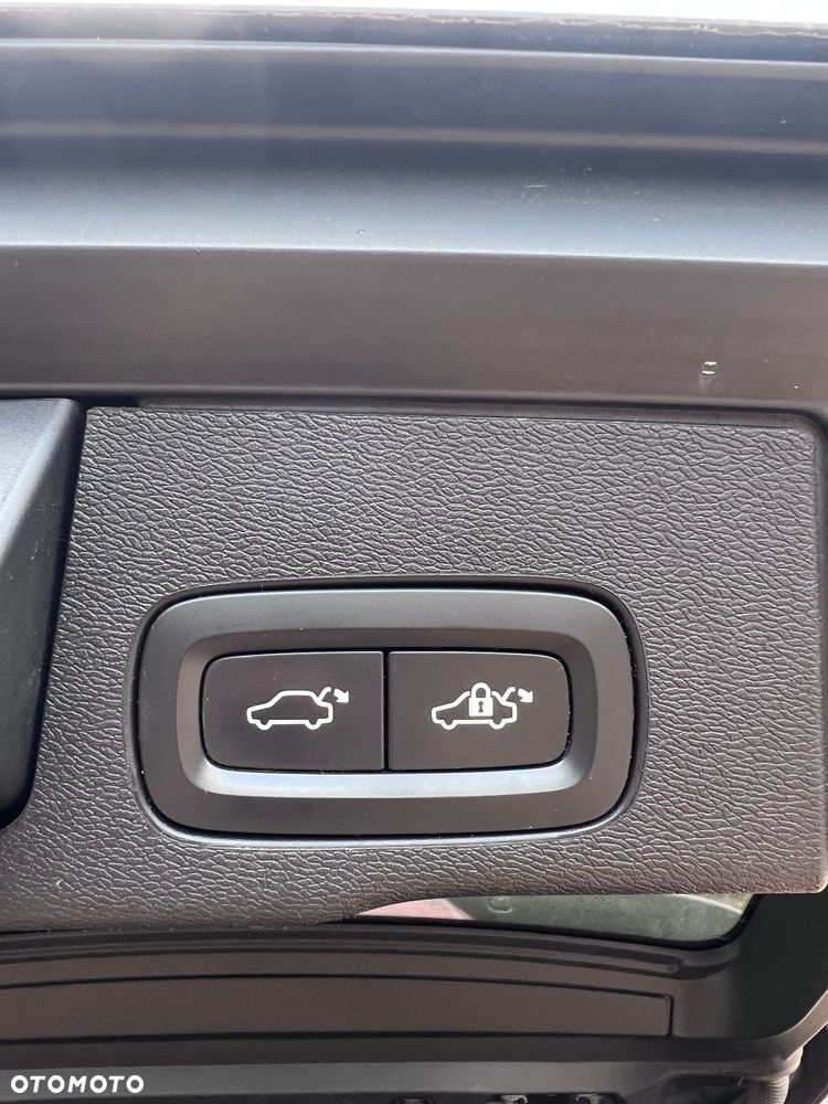 Volvo XC 60 D4 R-Design - 9