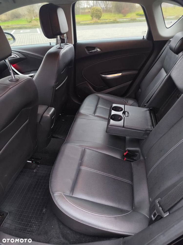 Opel Astra 1.6 T Cosmo - 16