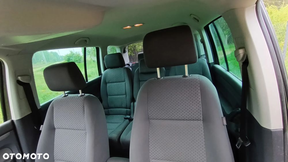 Volkswagen Touran 1.6 - 16