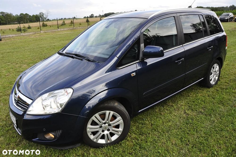 Opel Zafira 1.8 Cosmo - 1