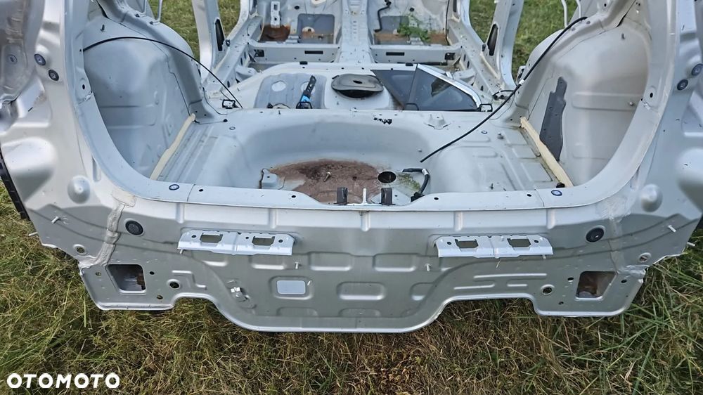 HYUNDAI BAYON pas tylny podłoga - 1