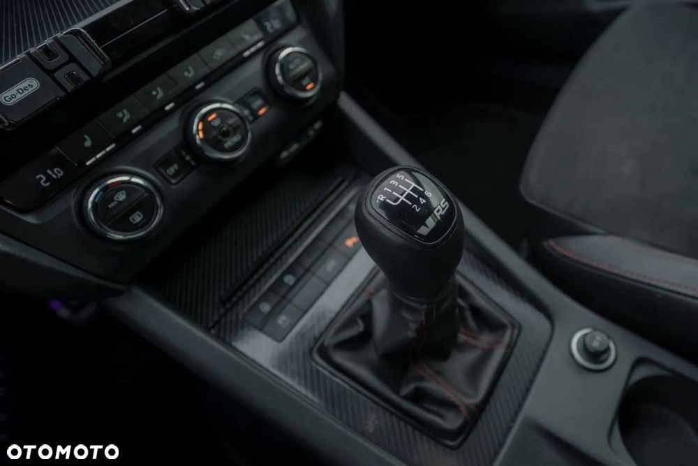 Skoda Octavia Combi 2.0 TDI (Green tec) RS - 17
